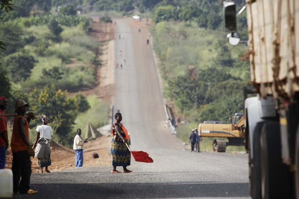 2006-costruzione-strade-mozambico