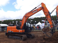 Doosan presenta il nuovo escavatore DX140LC-5