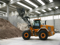 Una JCB 457 a lavoro per Panaria