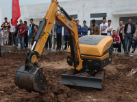 Video: il primo escavatore telecomandato della XCMG