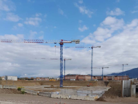 Cinque gru Raimondi per la realizzazione di una delle strutture sanitarie più grandi d'Europa