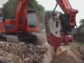 Video: Benna frantoio CM a lavoro su un escavatore Doosan