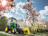 John Deere: due nuovi trattori utility compatti Serie 2R