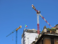 Assistedile installa due gru Raimondi a torre flat-top per l’ultima esclusiva torre residenziale di Milano