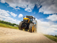 JCB Agri e John Deere a Eima 2016