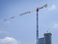 Assistedile installa la prima gru a torre Raimondi MRT234 in Italia