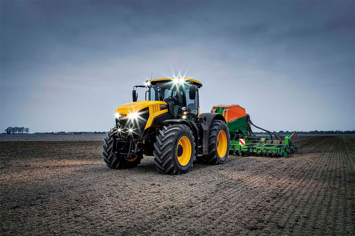 trattore-jcb-notturna trattore-jcb-notturna