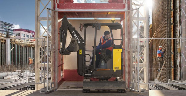 volvo-show-compact-excavator-ecr18e