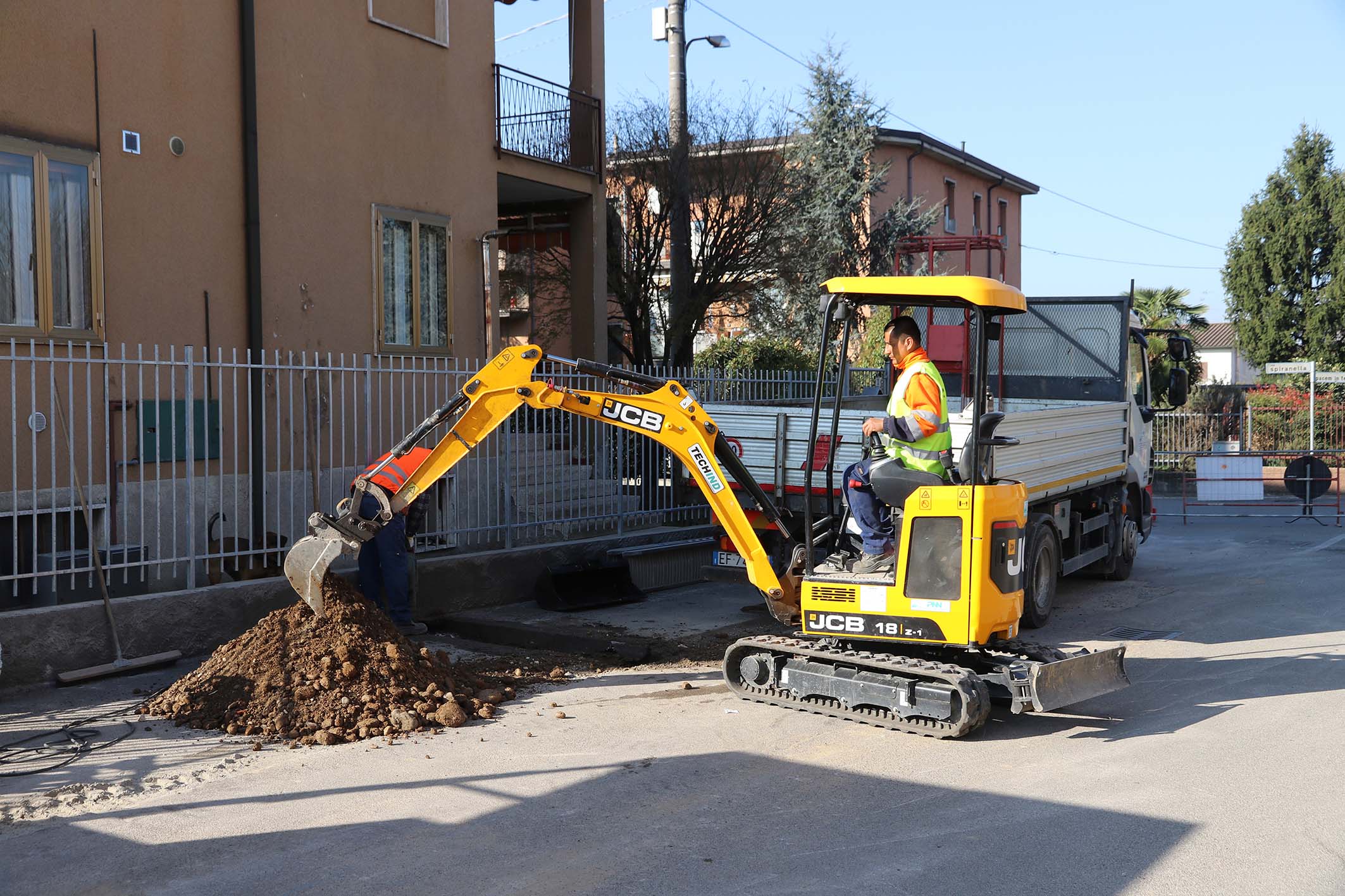 miniescavatore JCB 18Z-1 - Foto 2