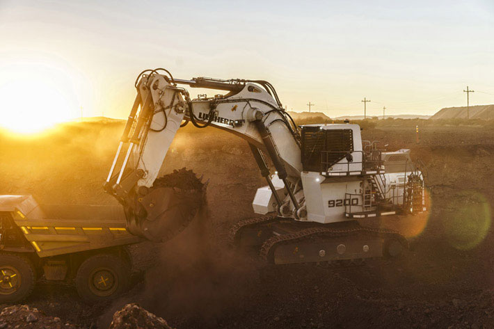 escavatore-r-9200-cantiere