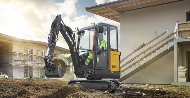 volvo-show-compact-excavator-ec15e