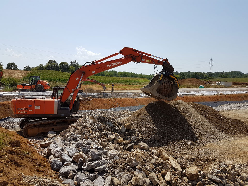 MB-S18-S2-su-Hitachi-240-in-Slovenia2-min