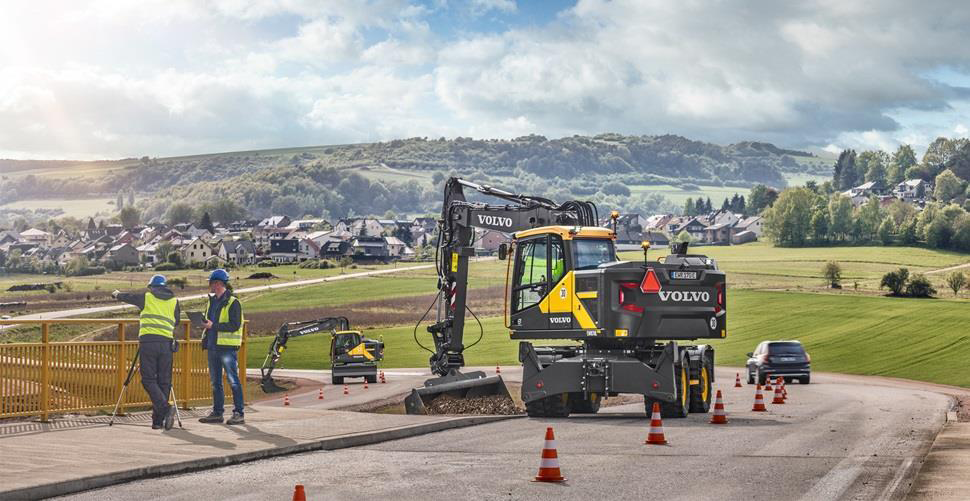 volvo-show-wheeled-excavator-ewr170e-t4f-2324x1200